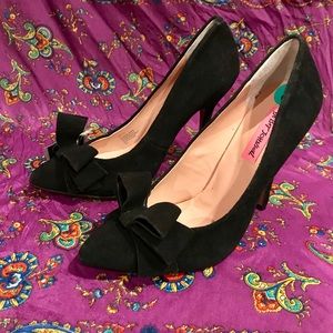 Betsey Johnson Black Suede Bowed heels